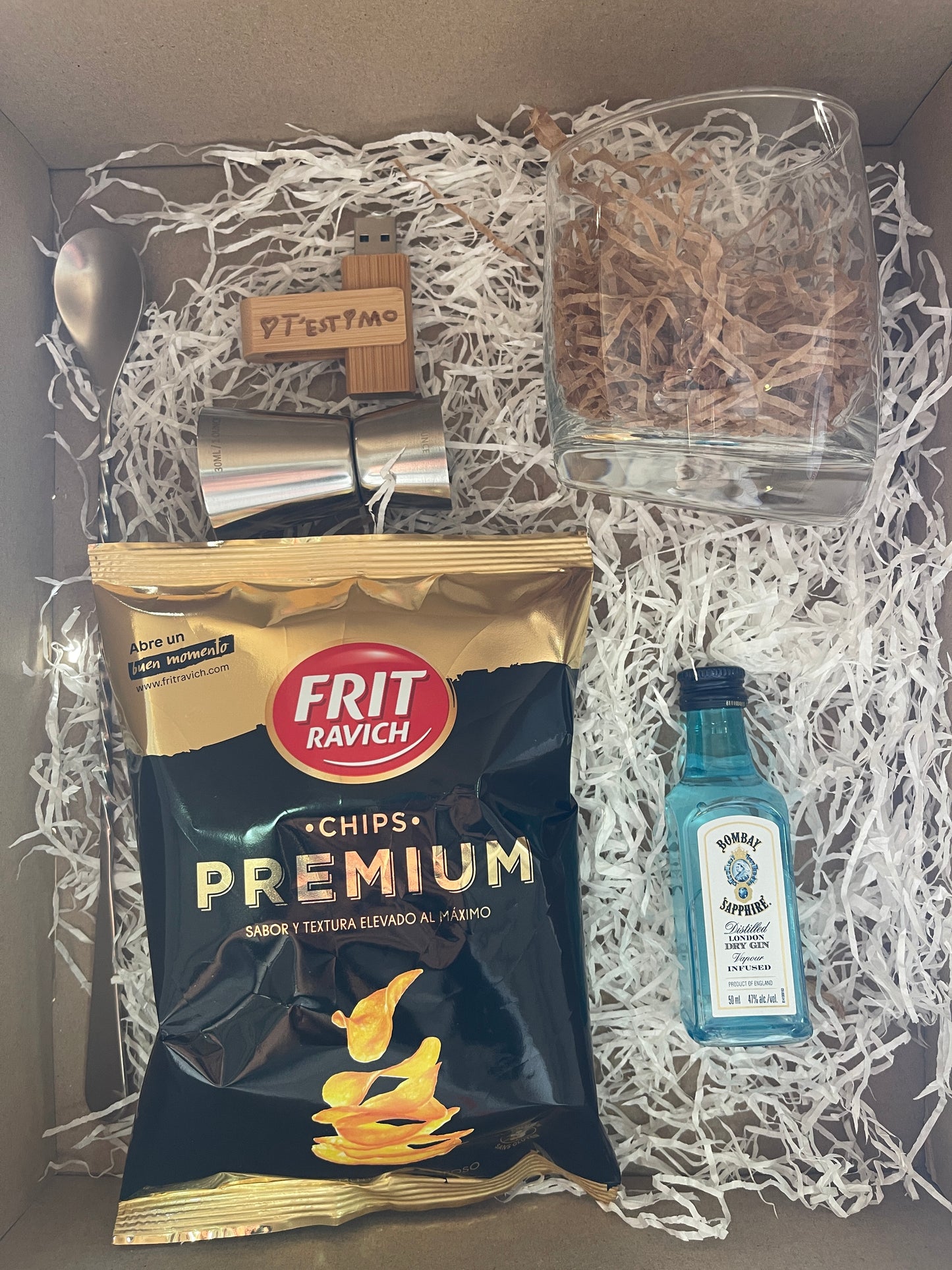 Pack gourmet gintónic con detalle grabado