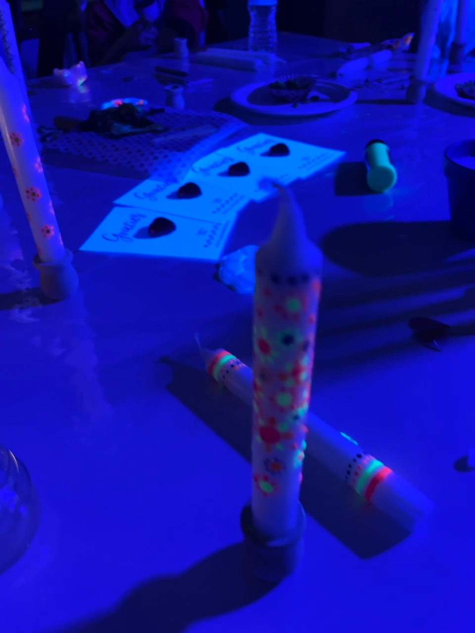 Taller pinta tus velas LUZ NEGRA
