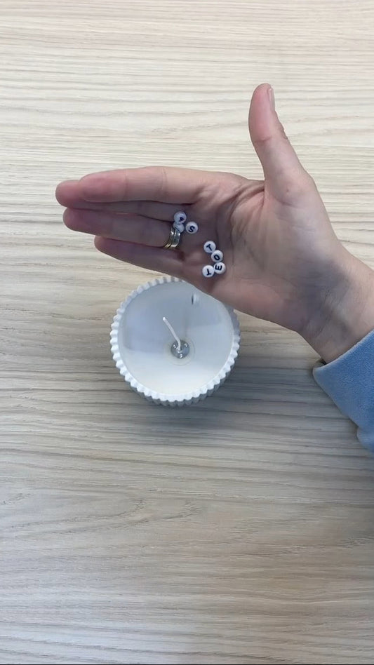 Vela con mensaje secreto