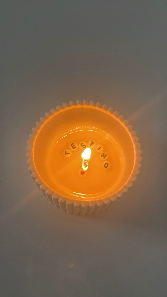 Vela con mensaje secreto