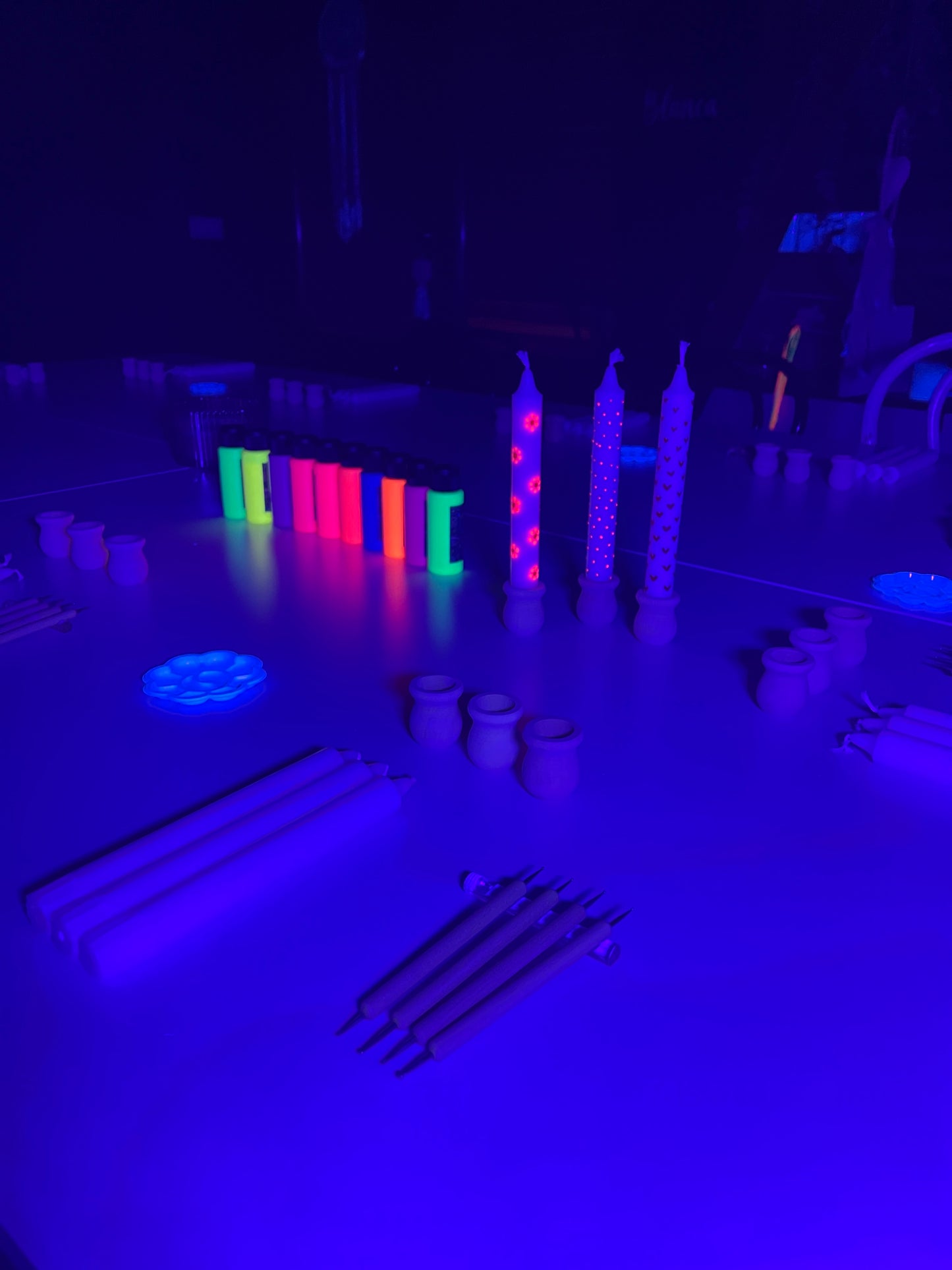 Taller pinta tus velas LUZ NEGRA